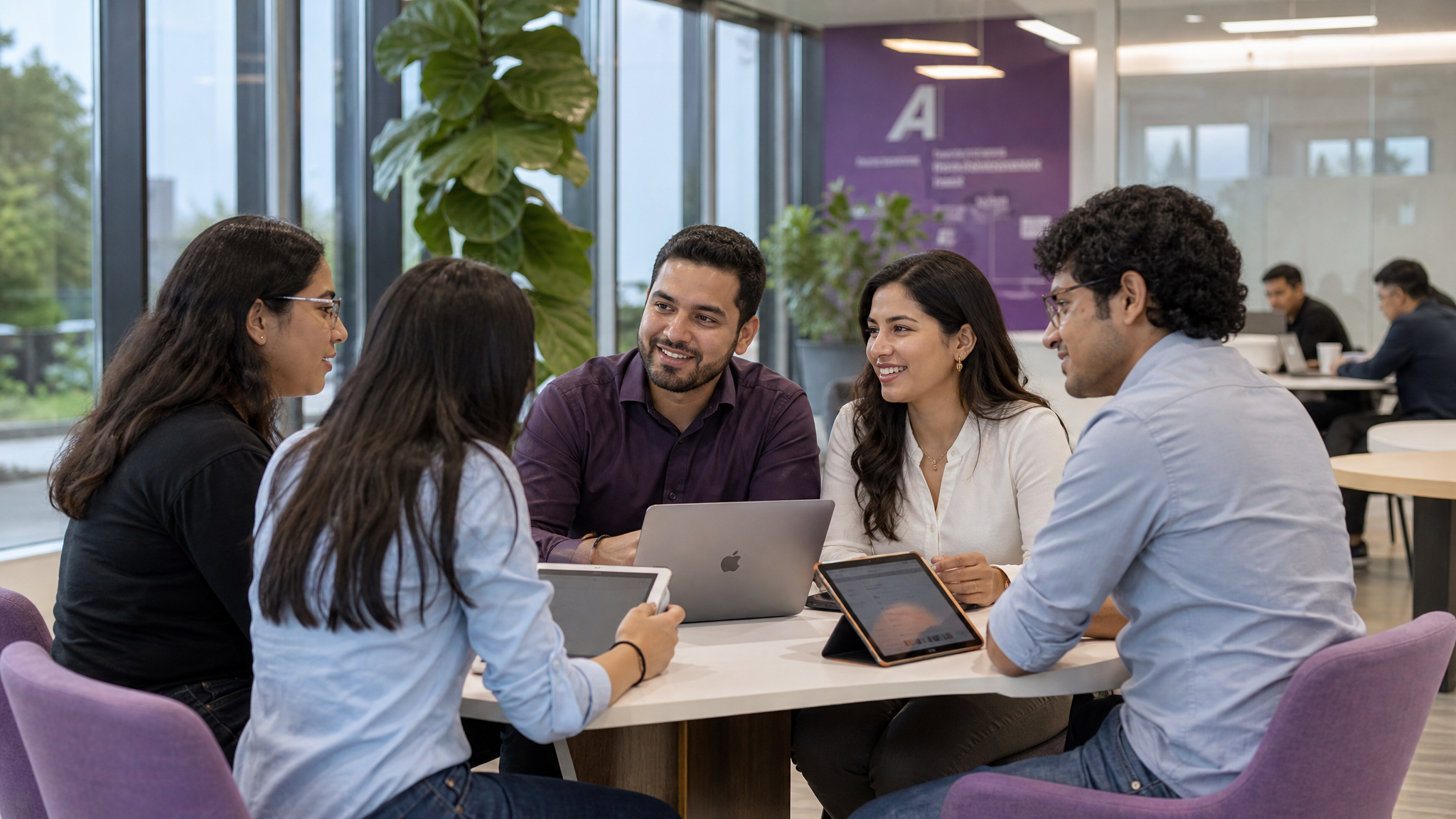 Campus universitario moderno con estudiantes colaborando en un espacio de aprendizaje innovador